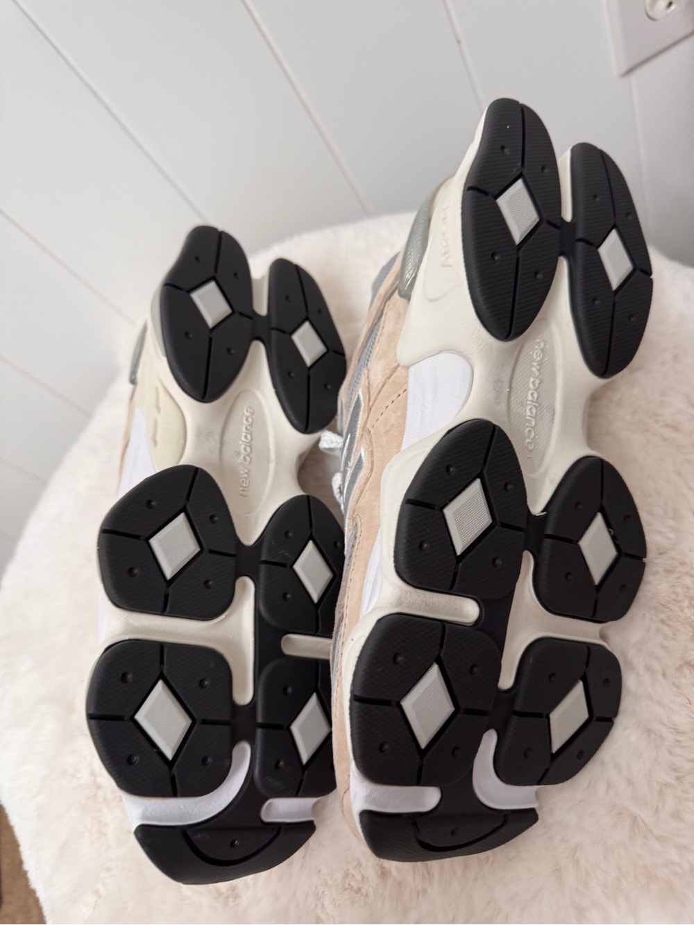 New Balance Women's Beige and Light Gray Retro Runner Sneakers - Picture 6 of 8